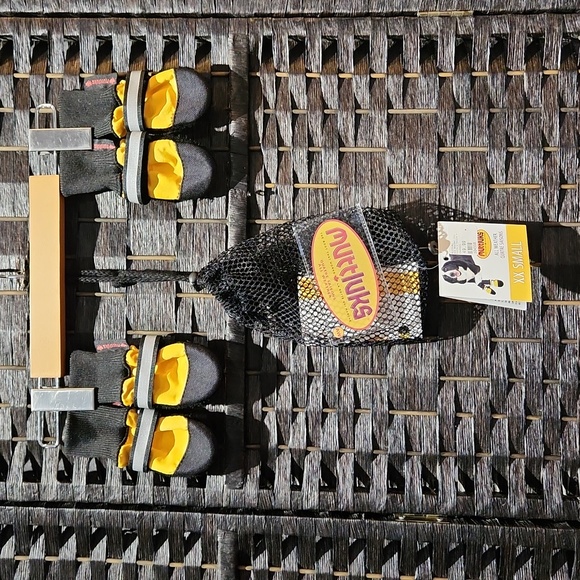 Nwt Muttluks all weather dog boots - Picture 4 of 7